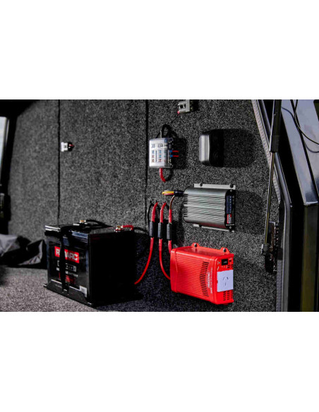 Booster 40A Redarc Core BCDCN1240 con regulador solar MPPT